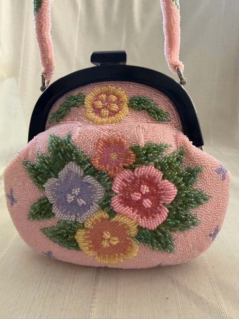 花柄ビーズ刺繍クラッチバッグ　表も、裏も超豪華