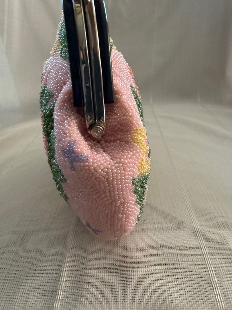 花柄ビーズ刺繍クラッチバッグ　表も、裏も超豪華
