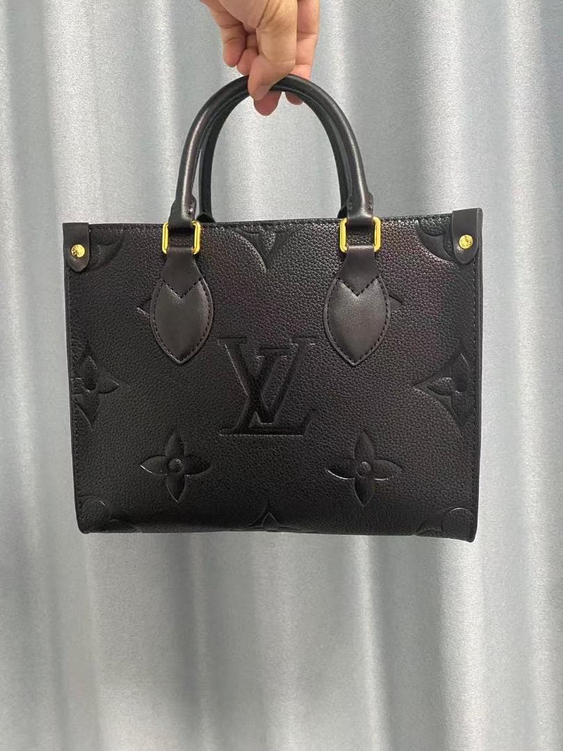 Louis Vuitton 黒いハンドバッグ