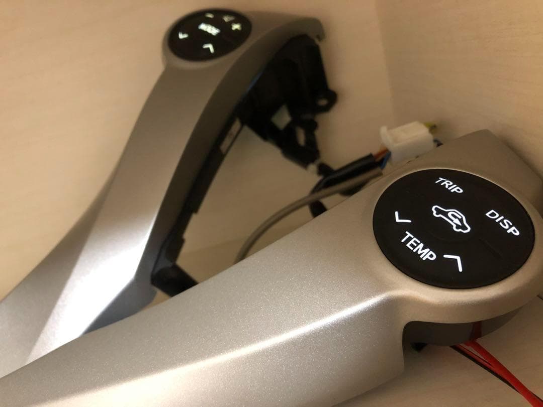 ZVW30 プリウス　前期　ステアリングスイッチ　LED打ち替え済み nor
