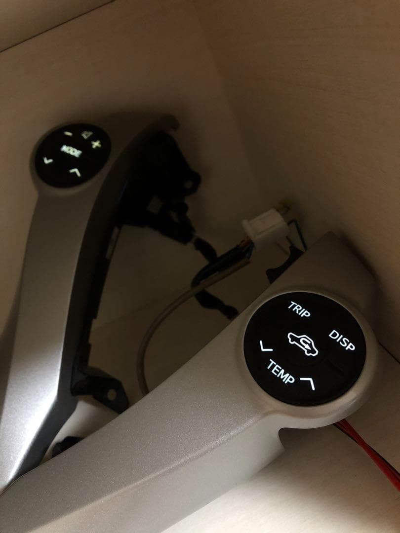 ZVW30 プリウス　前期　ステアリングスイッチ　LED打ち替え済み nor
