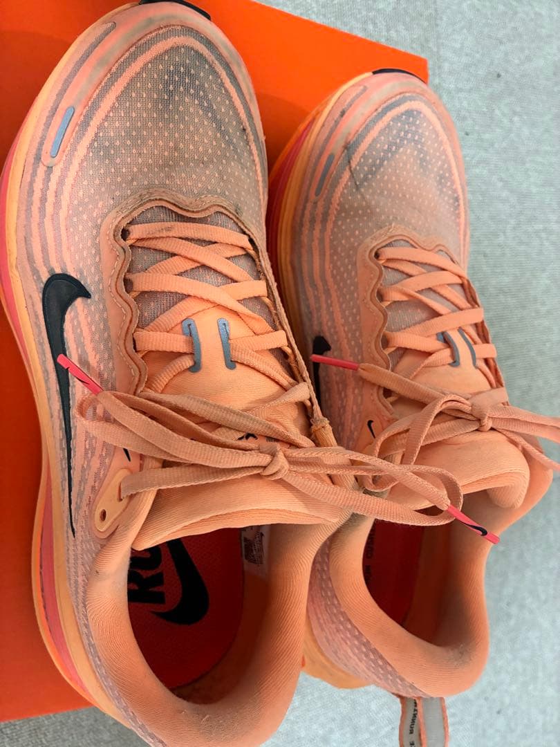 NIKE VOMERO PLUSランニングシューズ 27.0㎝