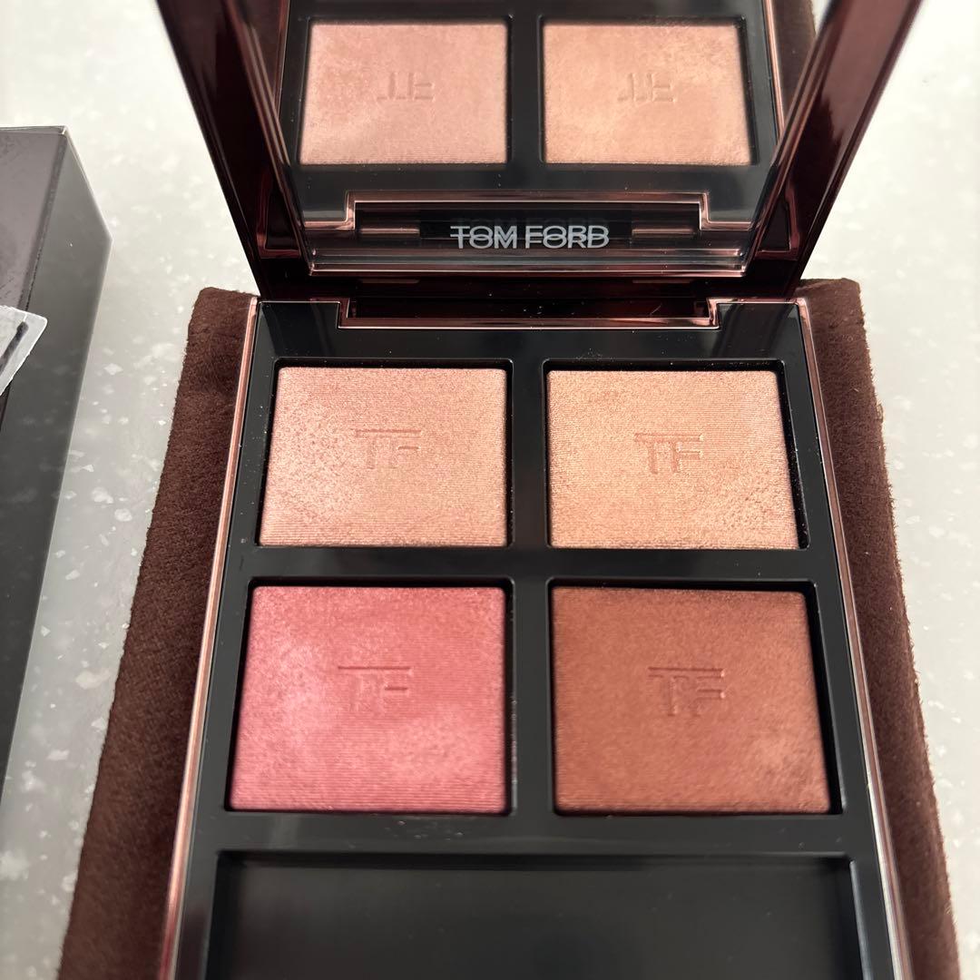 TOM FORD アイカラークォード　42 ヘイズィ　センシュアリティ