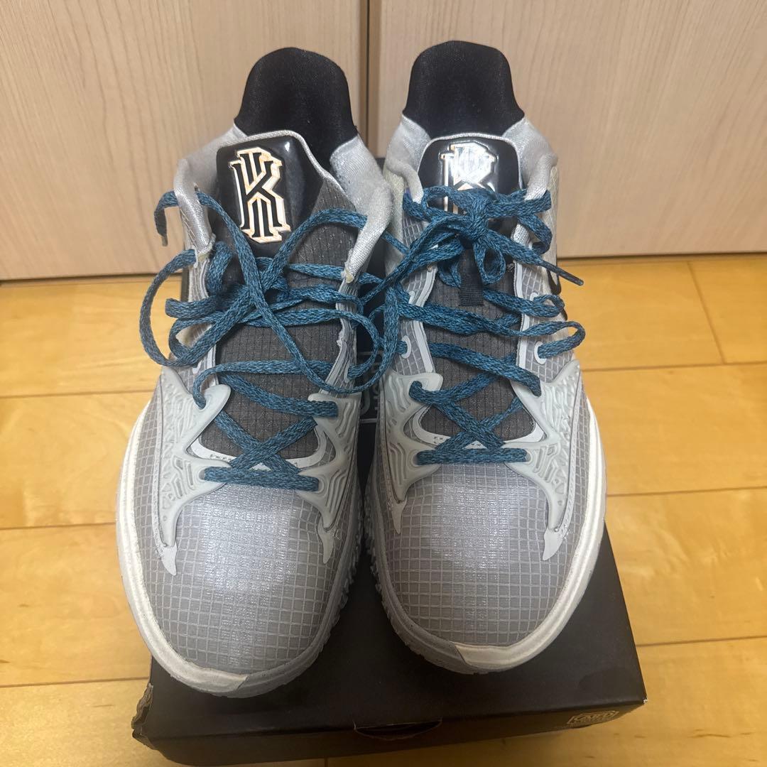 KYRIE LOW 4（カイリー ロー 4）