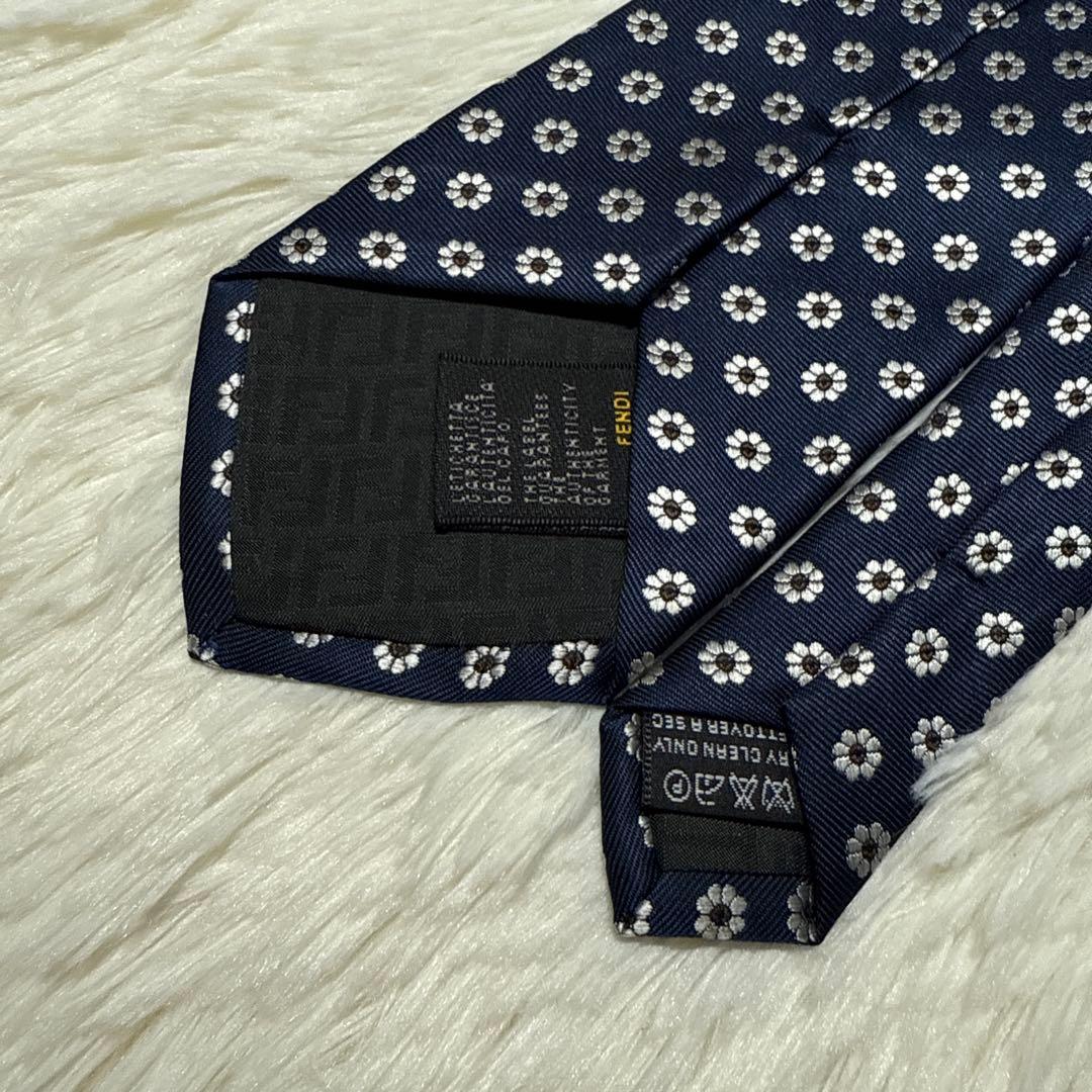 【未使用級】FENDI ネクタイ　高級シルク　フェンディ　ズッカ柄