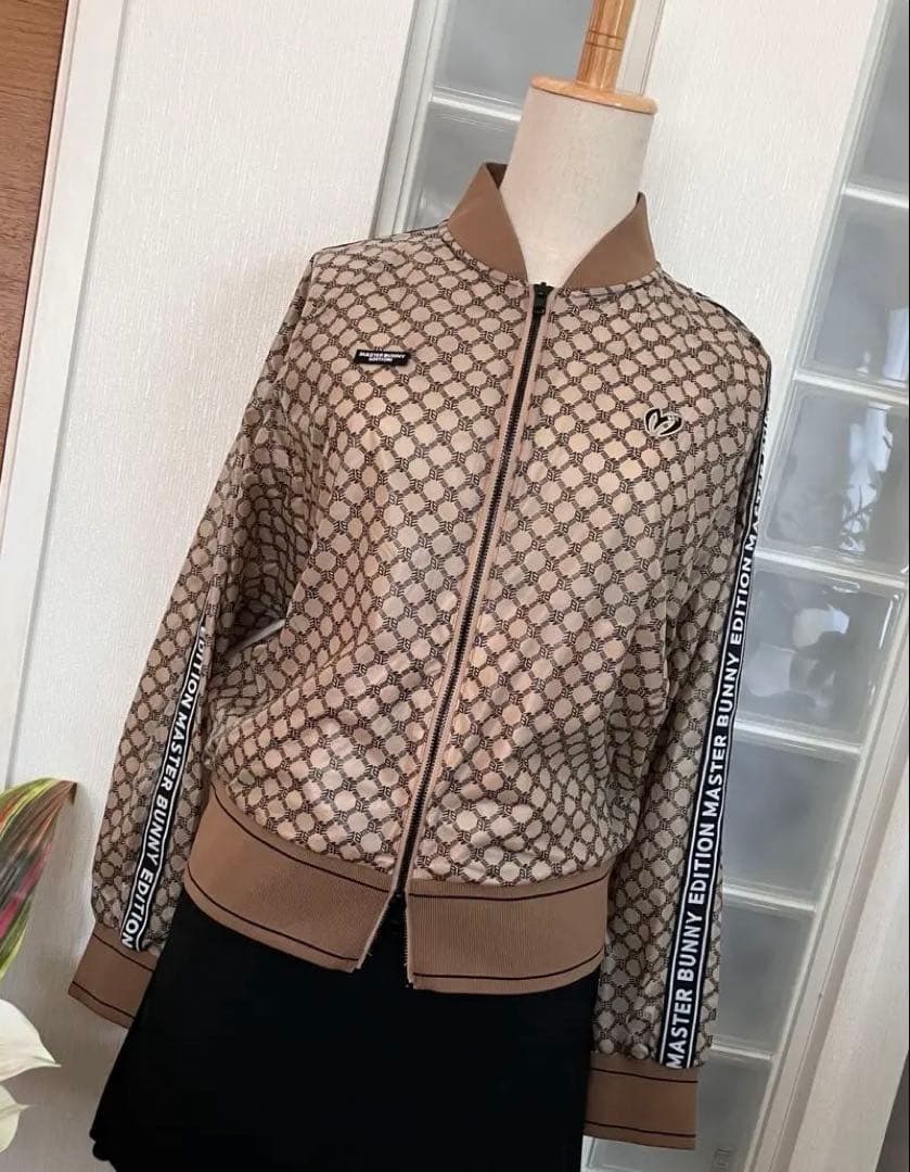 nana様⭐️美品⭐️マスターバニー　ジップアップブルゾン　ロゴキューブ柄