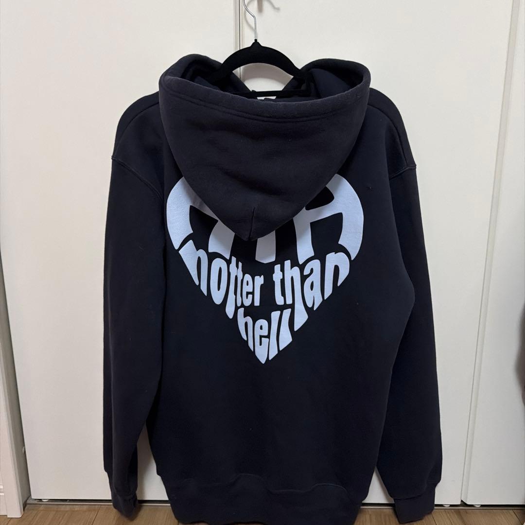 Hotter Than Hell パーカー