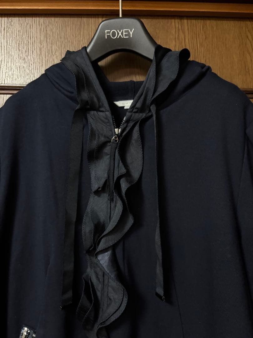 【タグなし新品】TO BE CHIC 大きいサイズ46 ロングパーカー　ビジュー