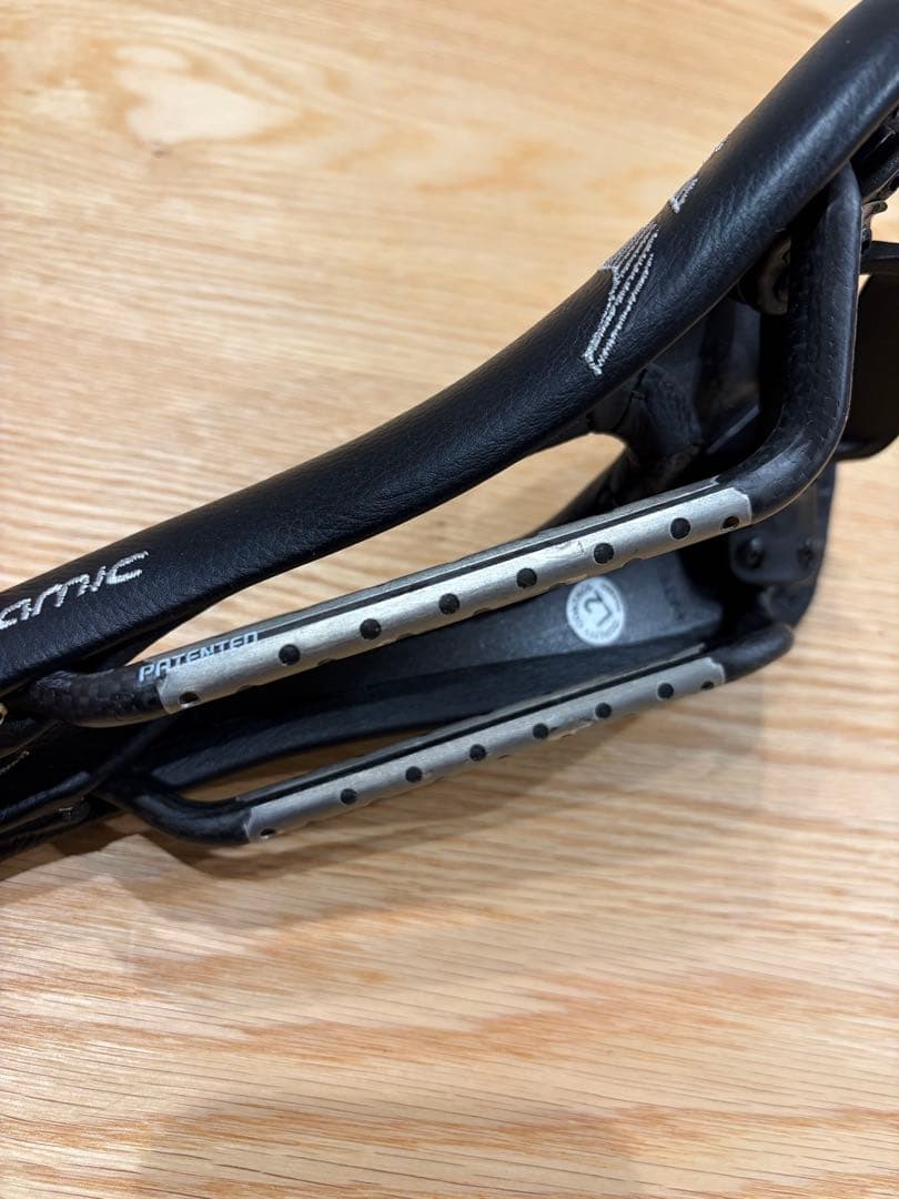 SELLE SMP dynamic 黒　カーボンレール