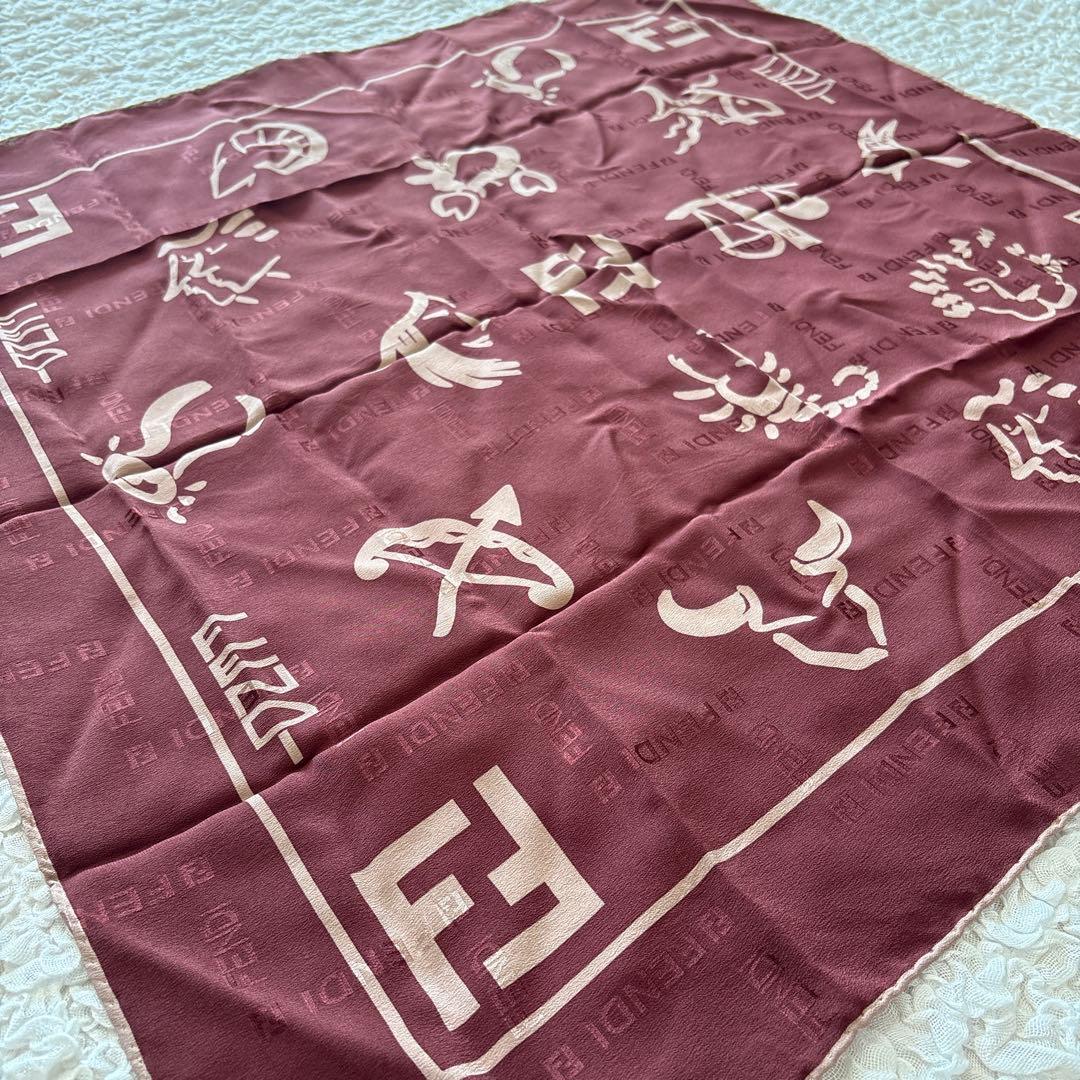 【美品】 Fendi フェンディ 星座柄 シルク スカーフイタリア製
