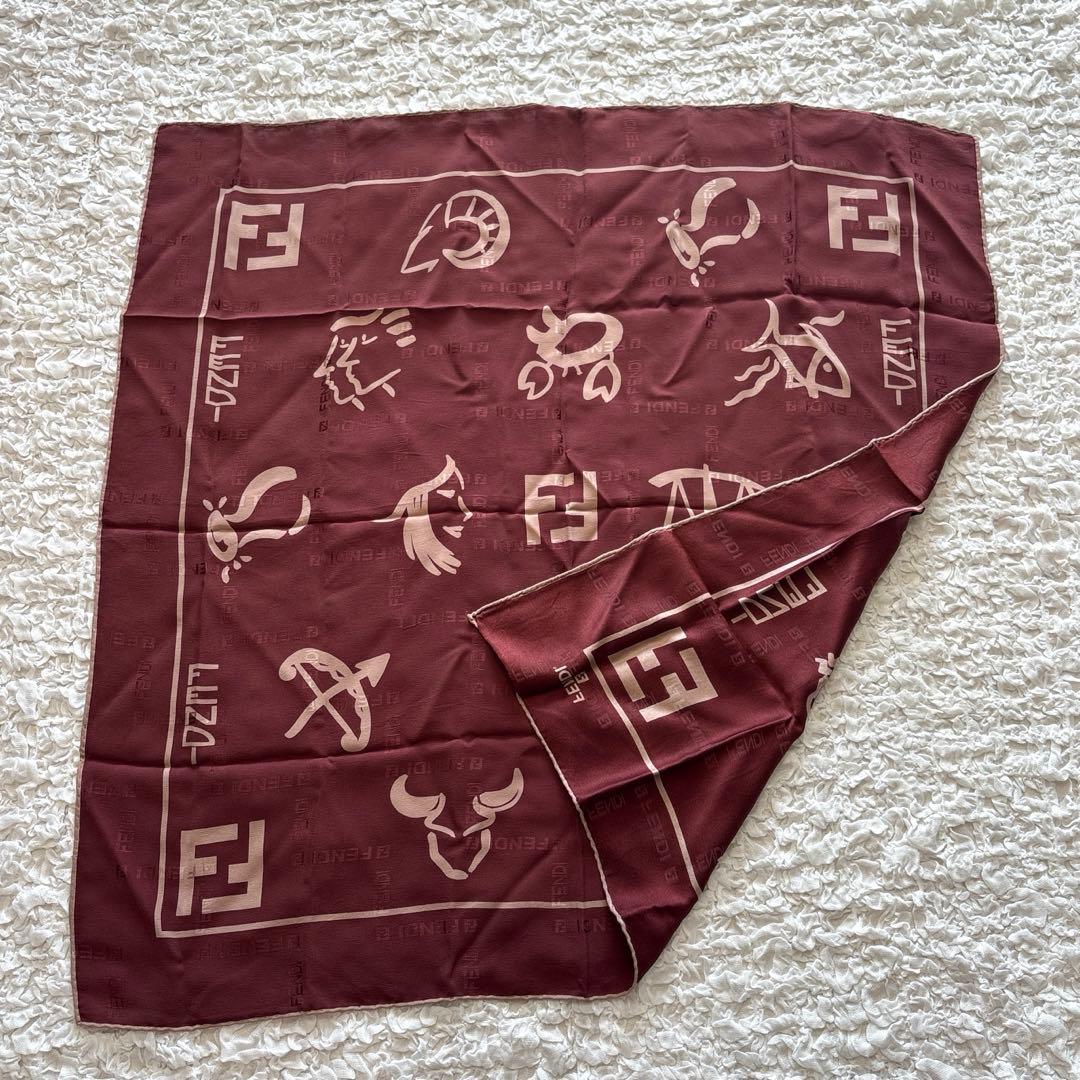 【美品】 Fendi フェンディ 星座柄 シルク スカーフイタリア製