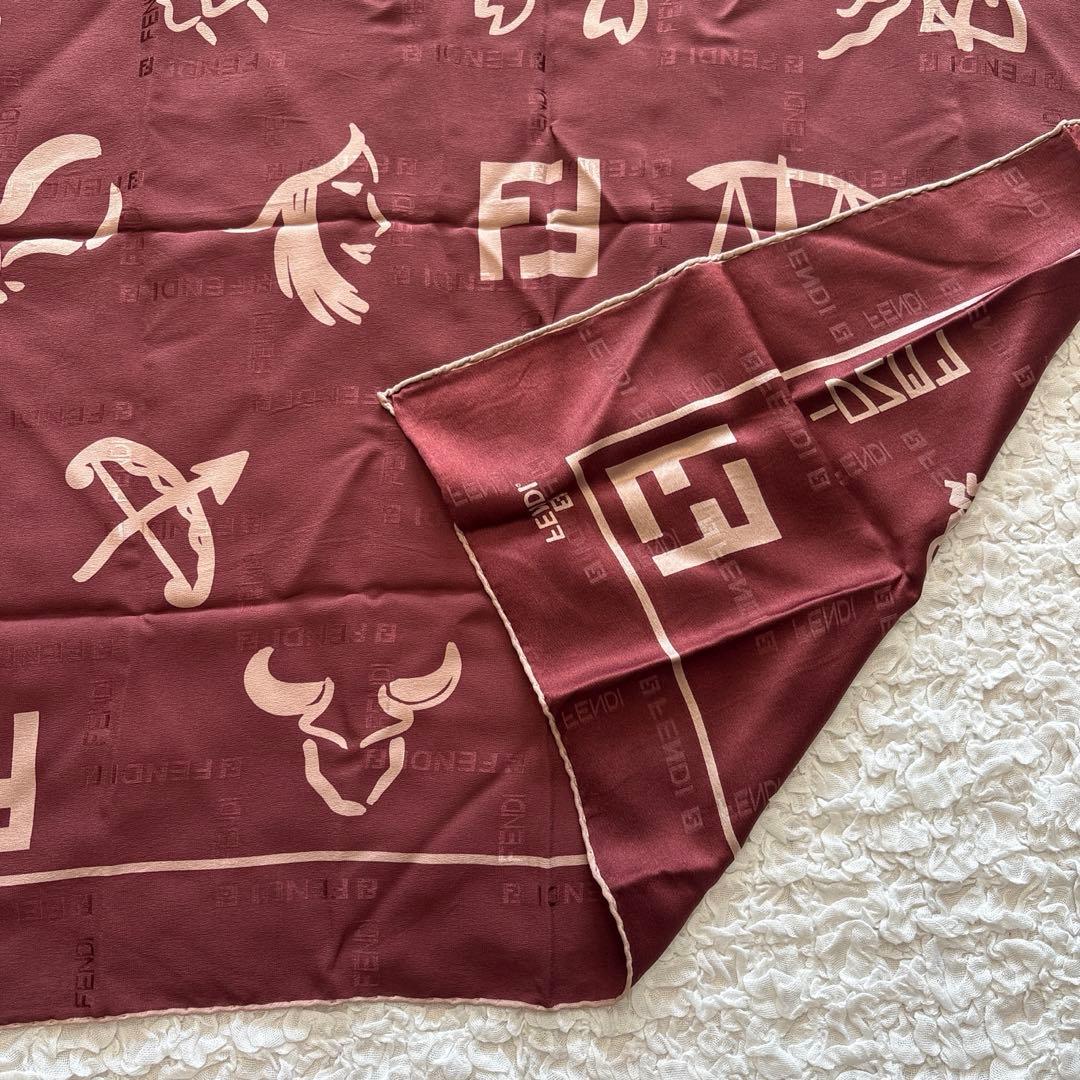 【美品】 Fendi フェンディ 星座柄 シルク スカーフイタリア製