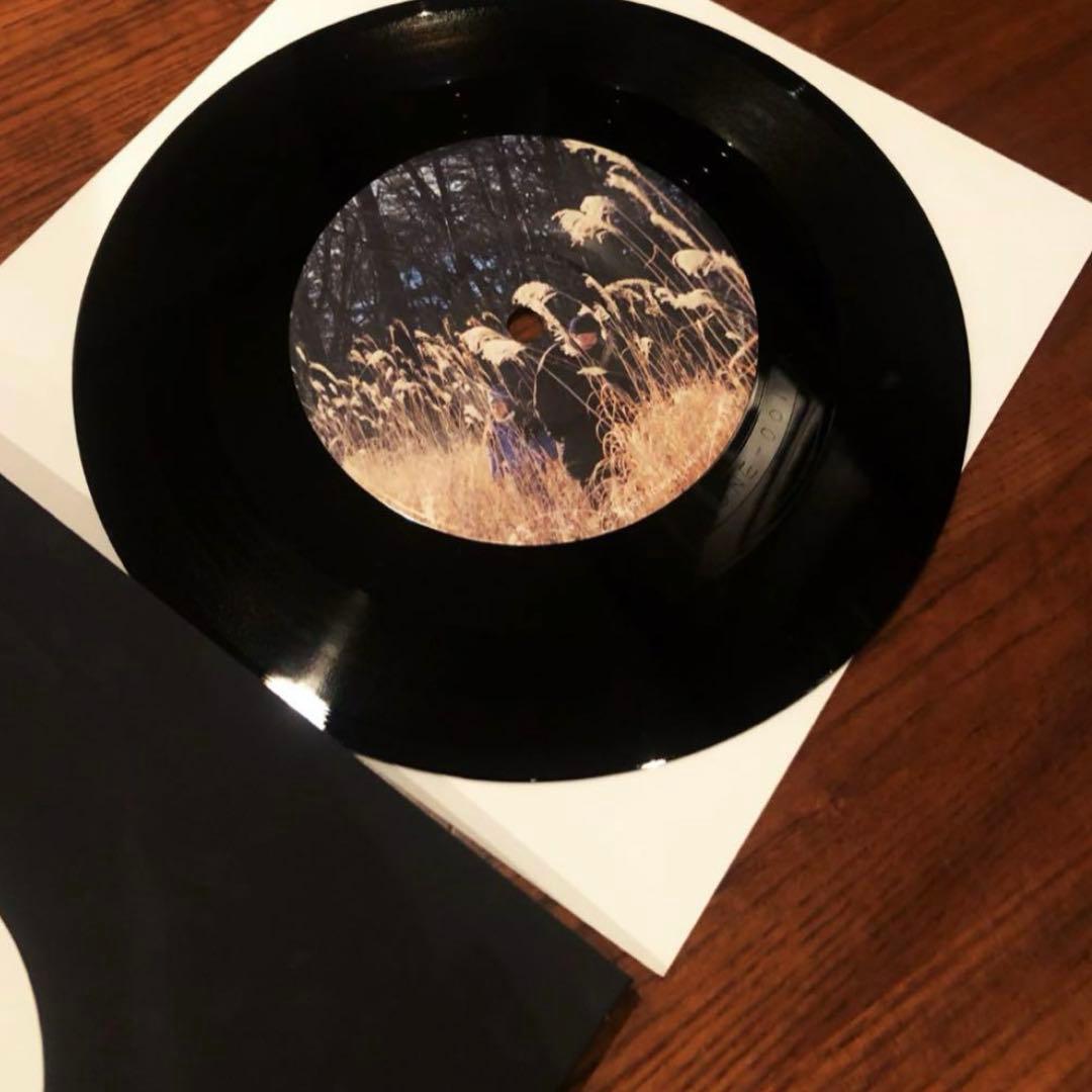 DOES NOT EXIST 数量限定特装版