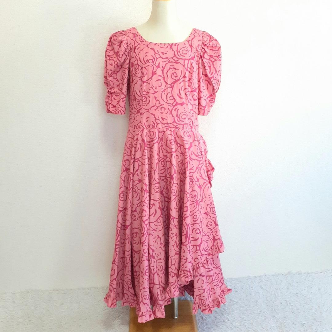 美品◎メネフネプランテーション フラダンス用ドレス ピンク 桃 花柄 裾フリル