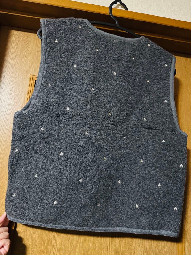 SHIPS assiette ウール混 ボア 刺繍 ベスト
