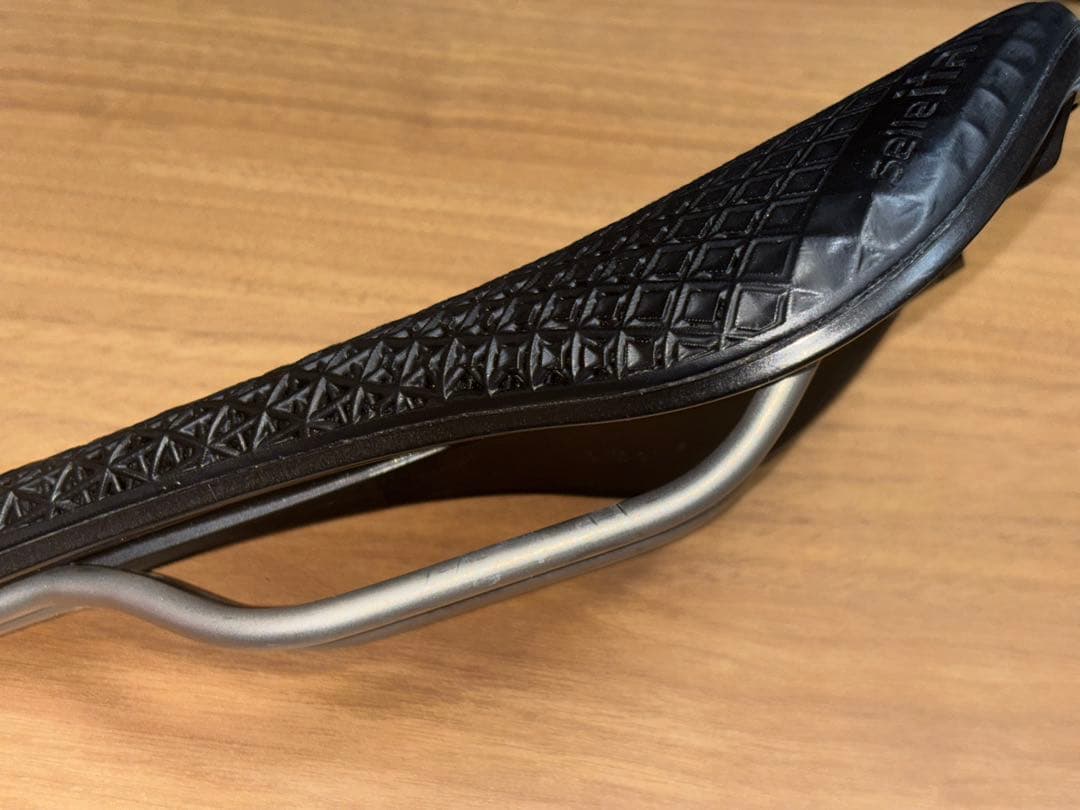 セライタリア NOVUS BOOST EVO 3D Ti316 145mmサドル