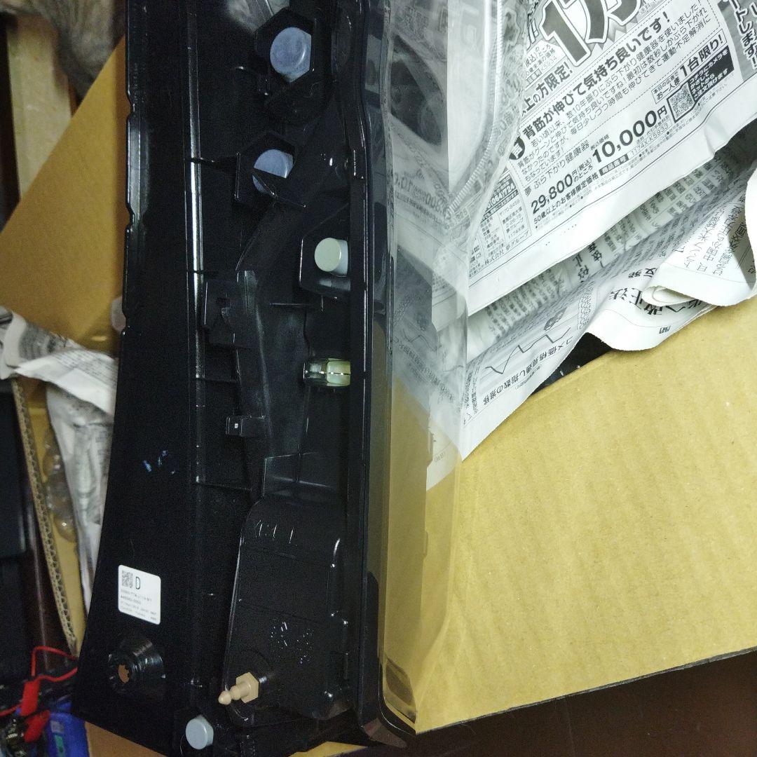 N-BOX テールランプJF3 4　左33550-TTA-J114-M1 打刻D