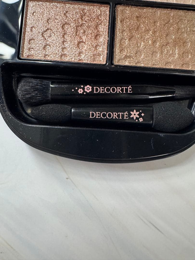 DECORTÉ アイシャドウパレット クリスマスコフレ　2025