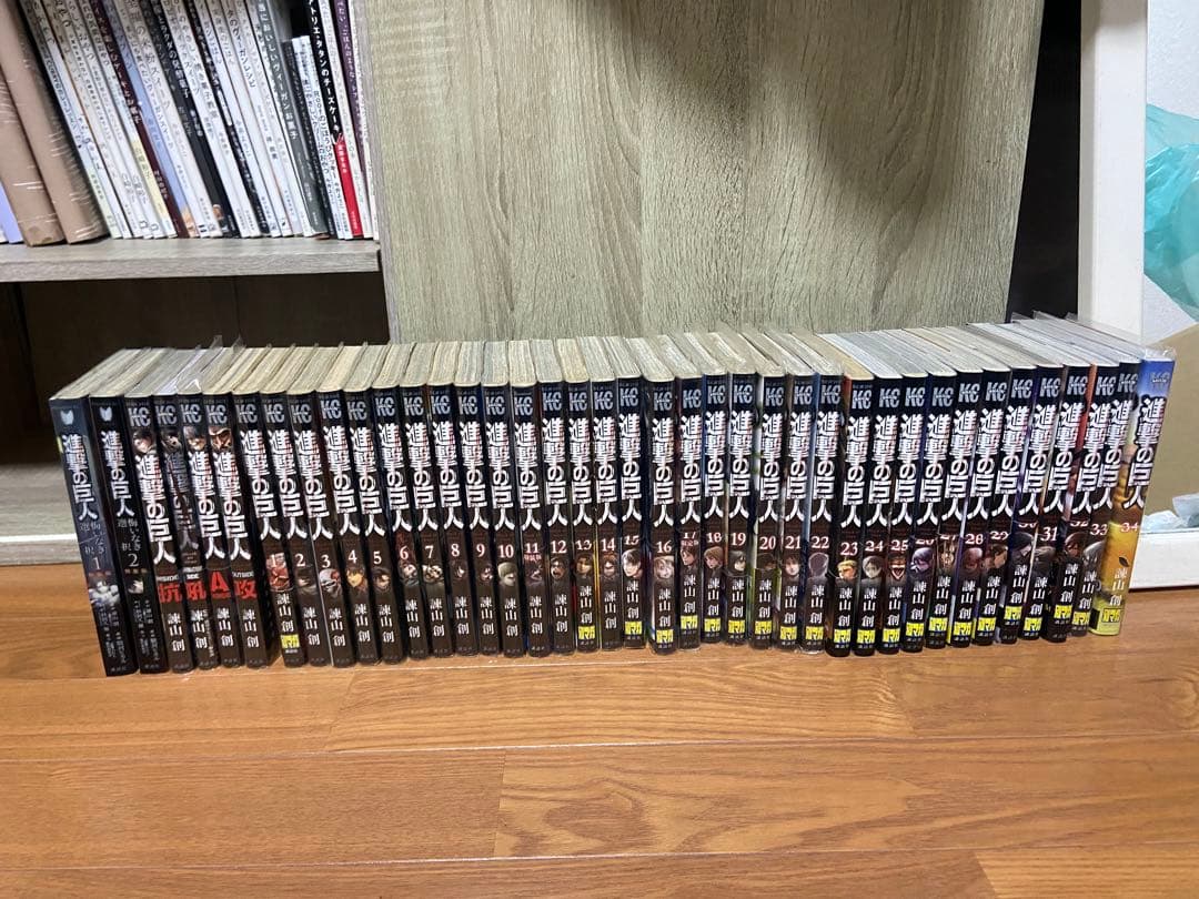 進撃の巨人全巻＋公式ガイドブック3冊+アニメガイドブック1冊+悔いなき選択2巻
