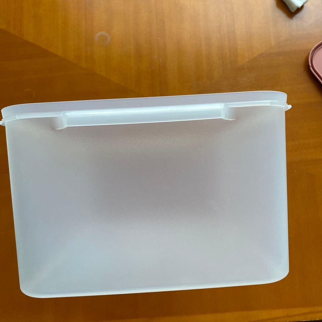 タッパーウェア 食品保存容器 半透明プラスチック ピンク　used2こセット