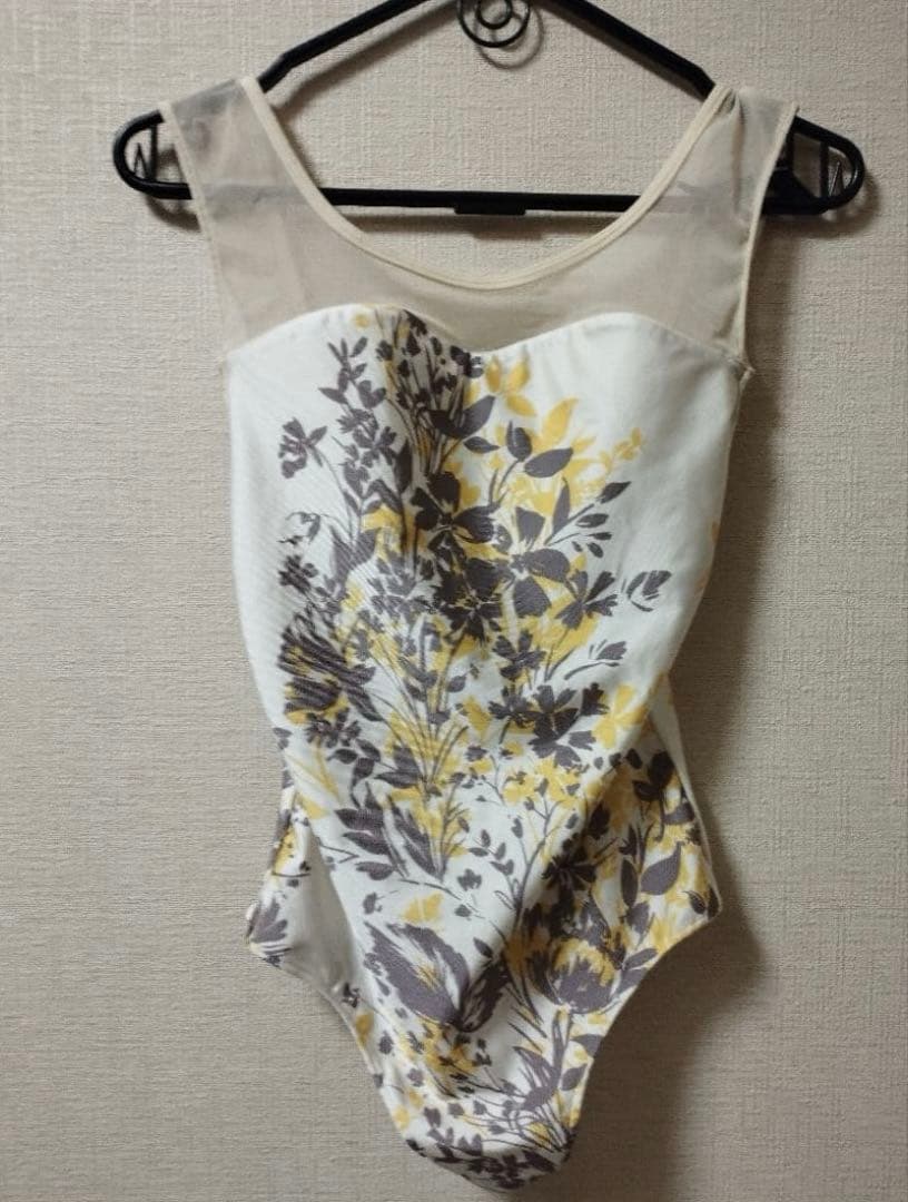unoa ウノア　花柄レオタード M Lサイズ