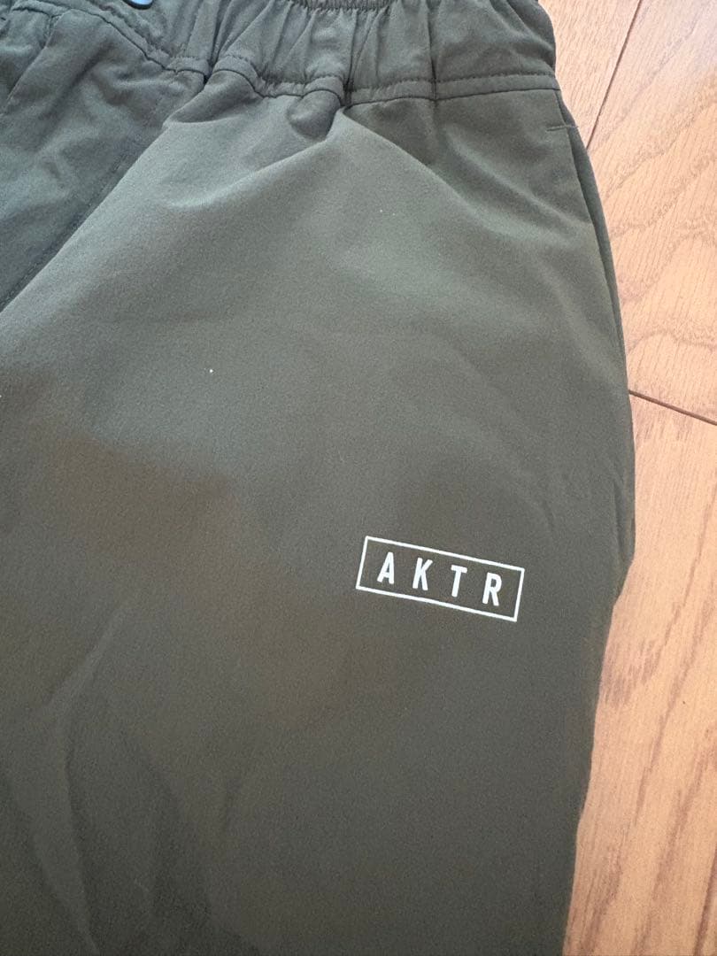 ゆうき AKTR オリーブ色 パンツ Lサイズ