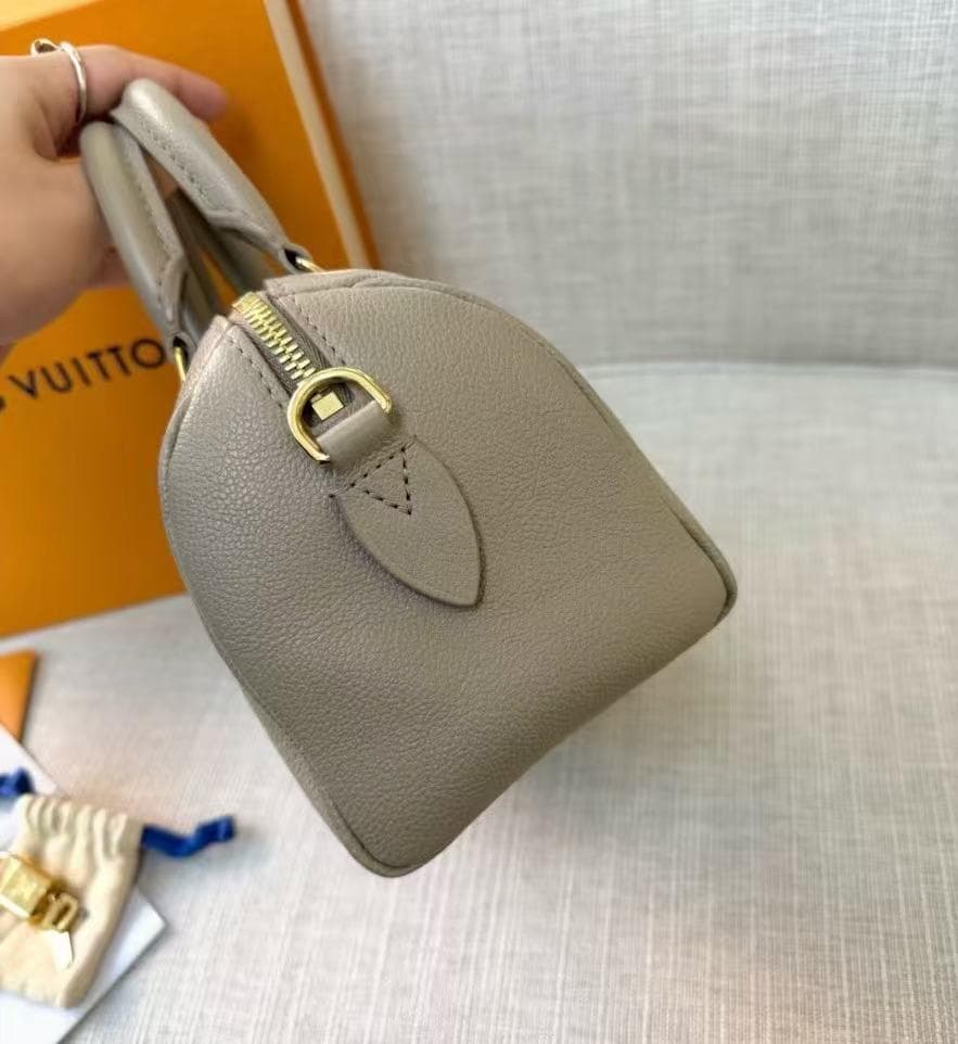 Louis Vuitton モノグラムミニバッグ