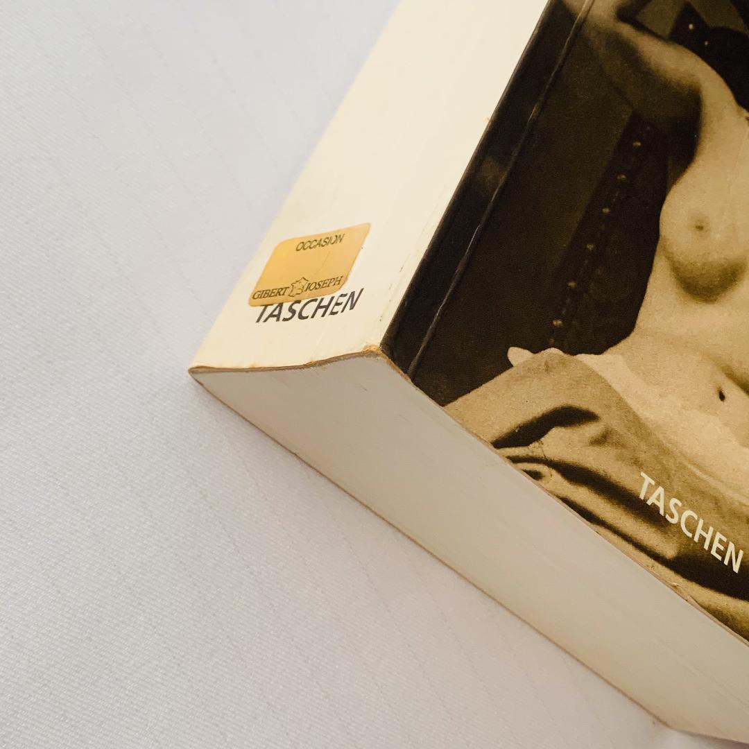 1000 Nudes 　洋書中古品