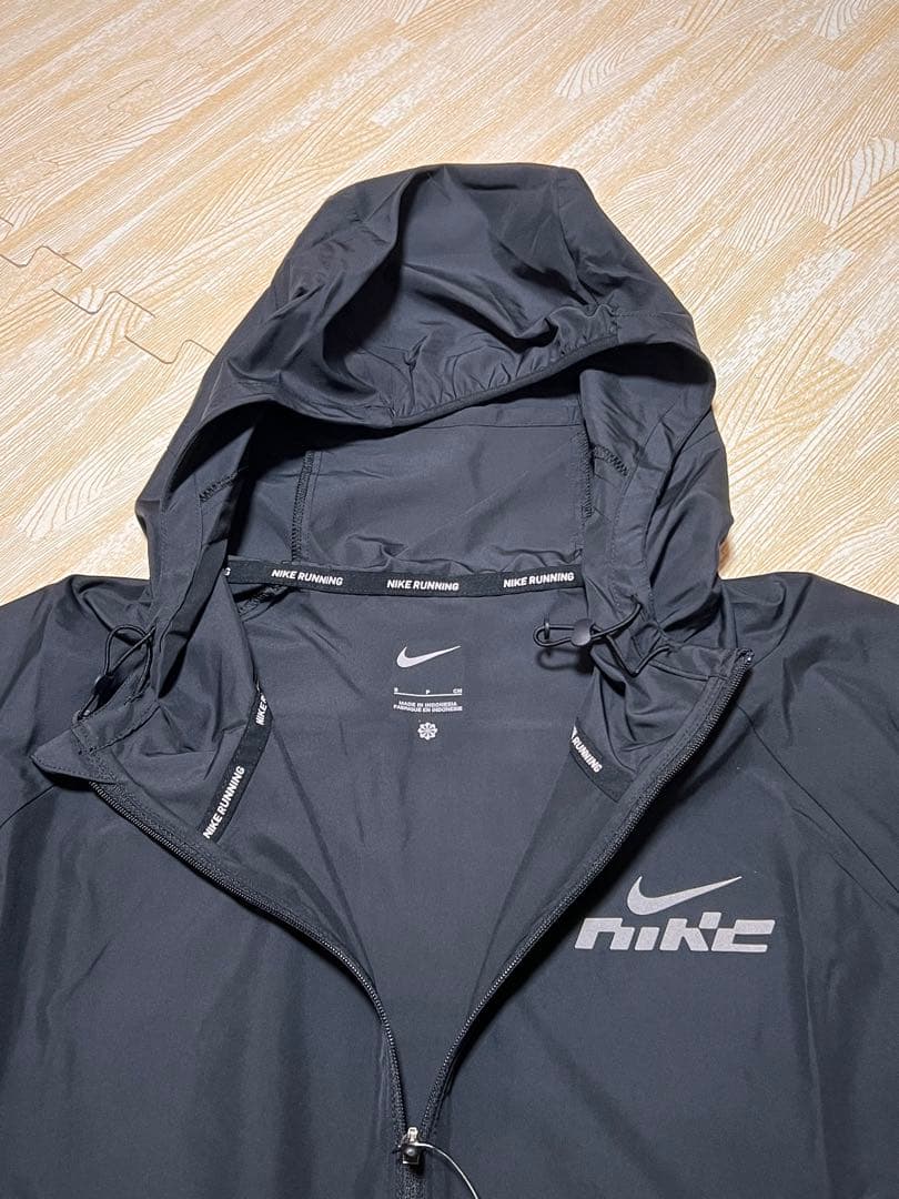 Nike ウィンドブレーカー M 新品