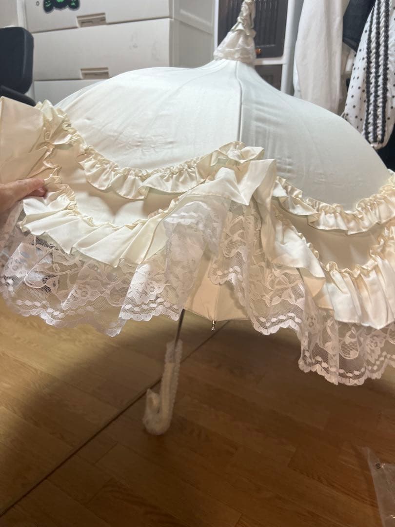 新品タグ付きロリータフリル付きクリームホワイト晴雨兼用傘