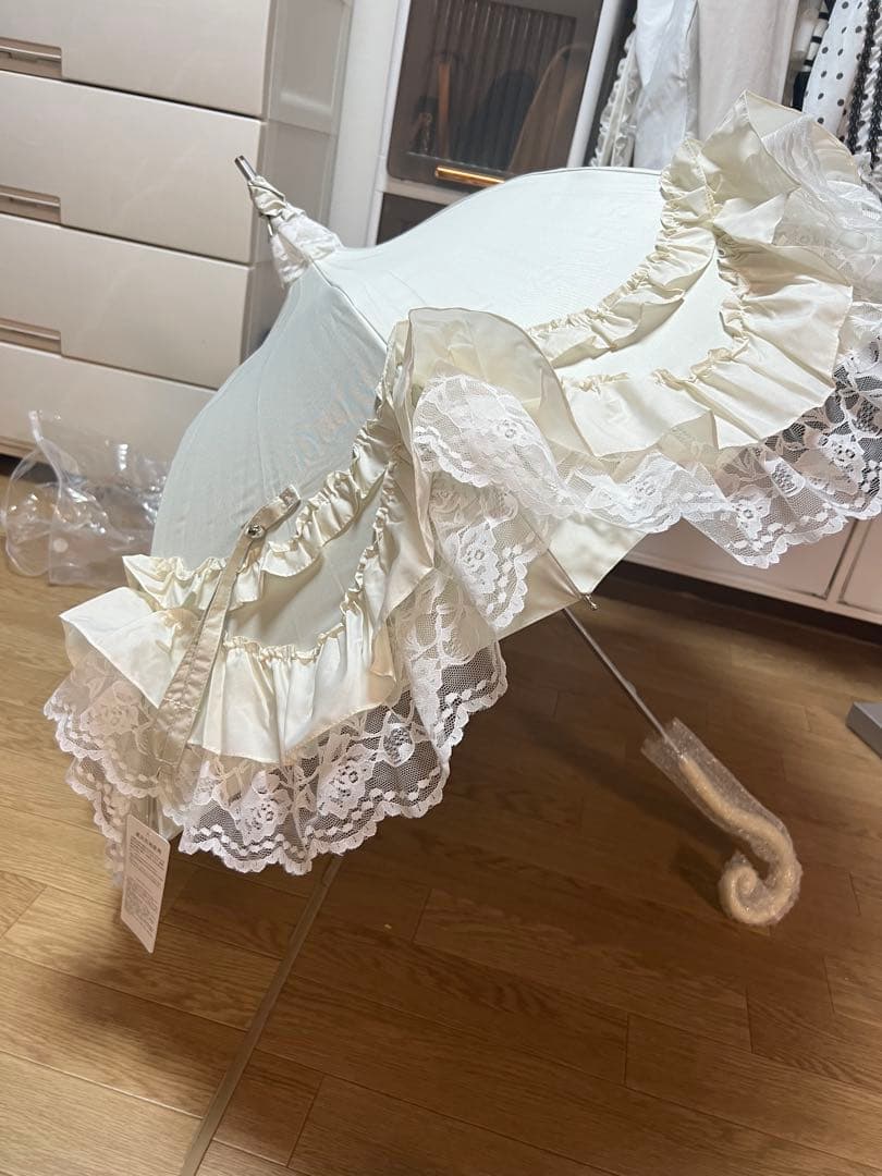 新品タグ付きロリータフリル付きクリームホワイト晴雨兼用傘