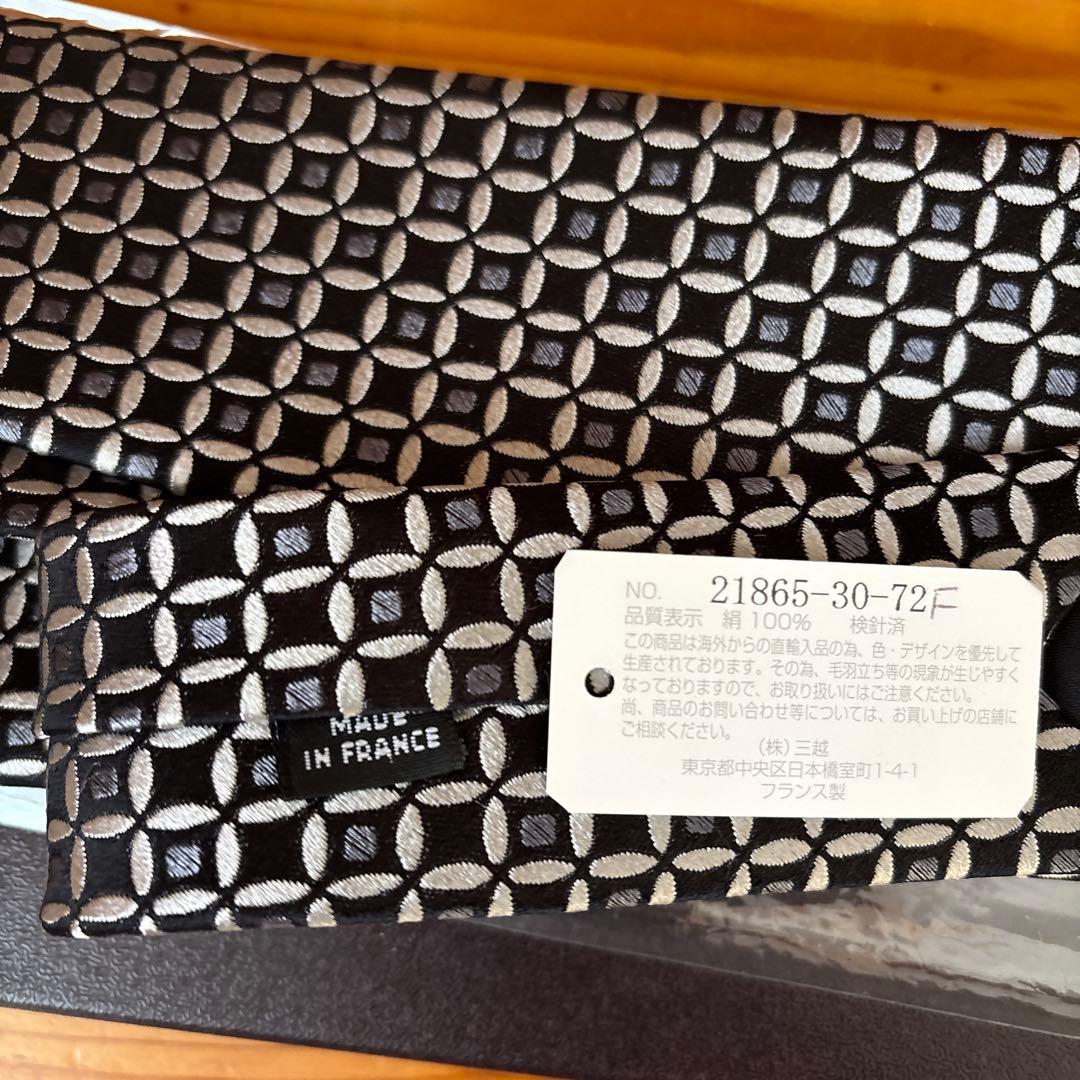 未使用品Charvet シルクネクタイ 幾何学模様　フランス製