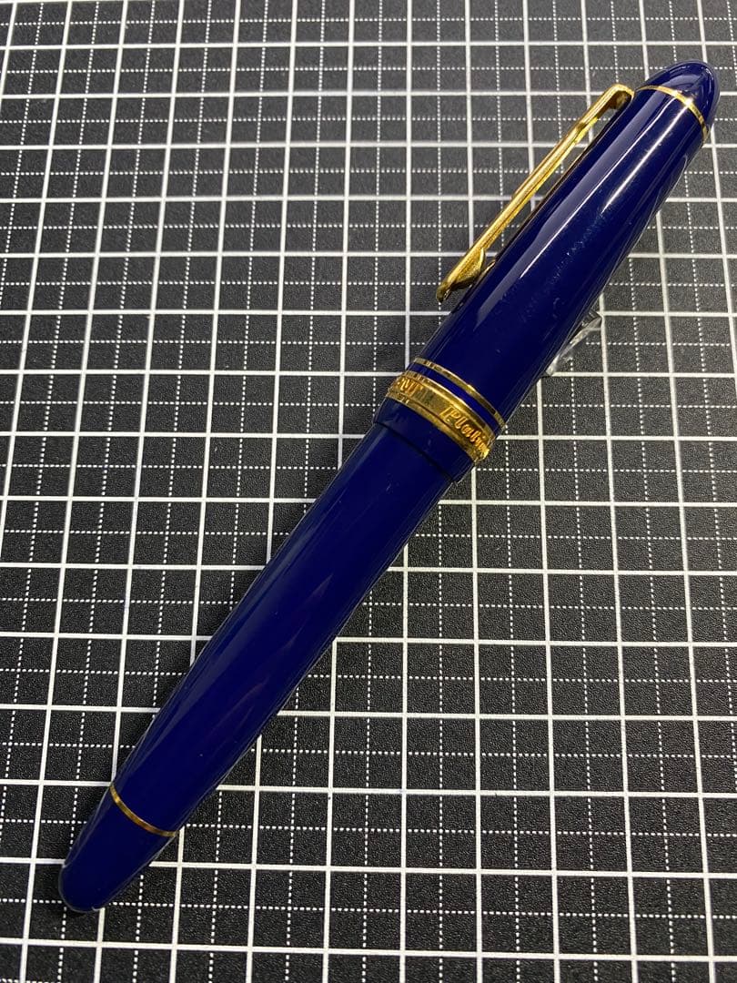 PLATINUM PRESIDENT BLUE 万年筆　字幅M