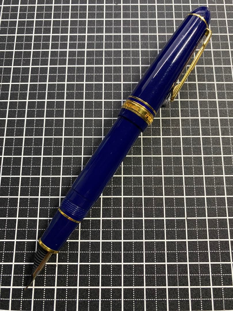 PLATINUM PRESIDENT BLUE 万年筆　字幅M