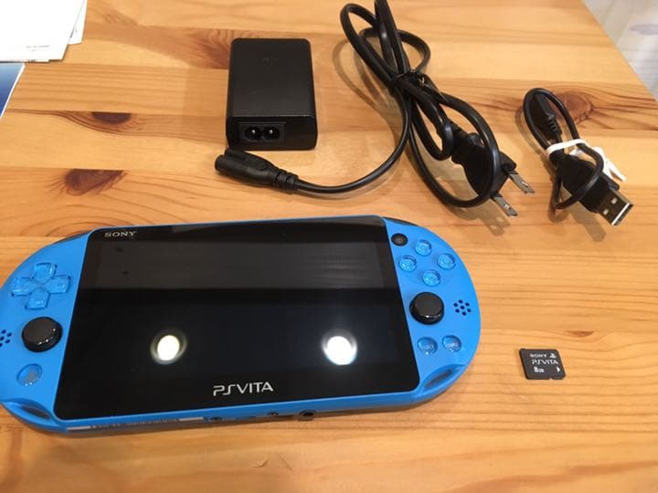 PSVita PCH-2000 アクアブルー wi-fiモデル 8GB付き