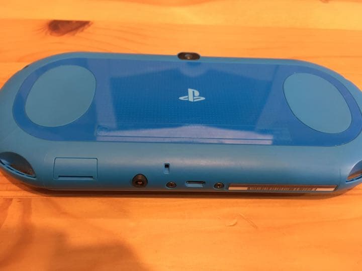 PSVita PCH-2000 アクアブルー wi-fiモデル 8GB付き