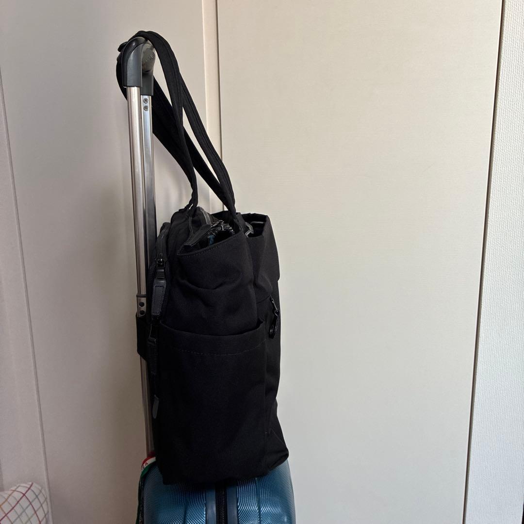 トートバッグ　美品！　ナイロン　ビジネス　収納豊富　軽量大容量！
