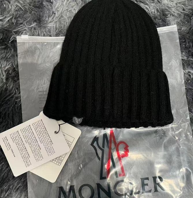 MONCLER黒 ニット帽