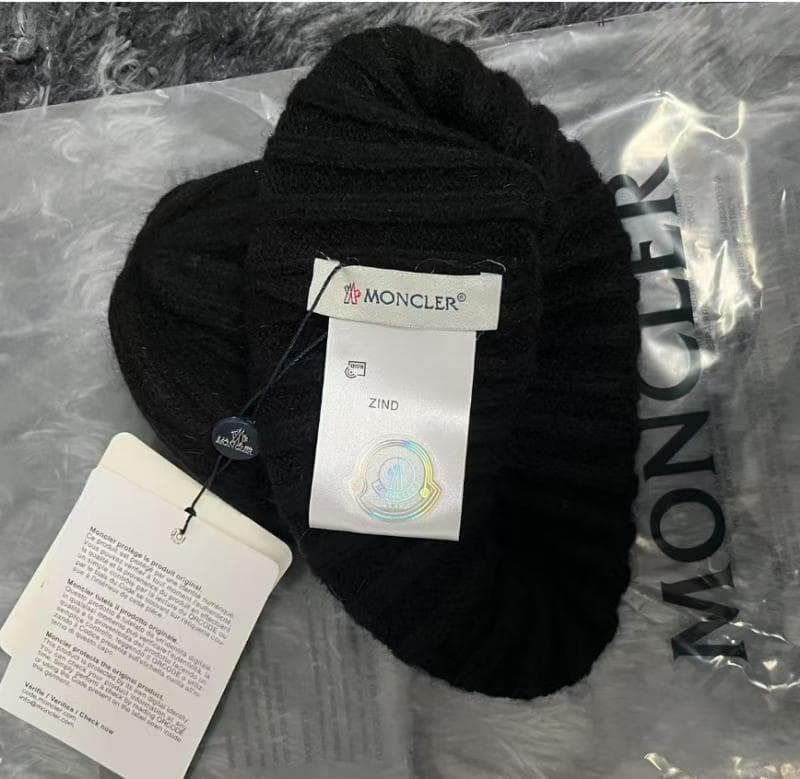 MONCLER黒 ニット帽