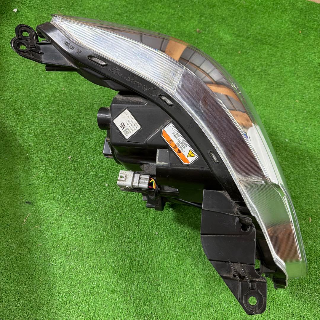 スペーシアMK32S 左側ヘッドライト ICHIKOH 1872 (407)