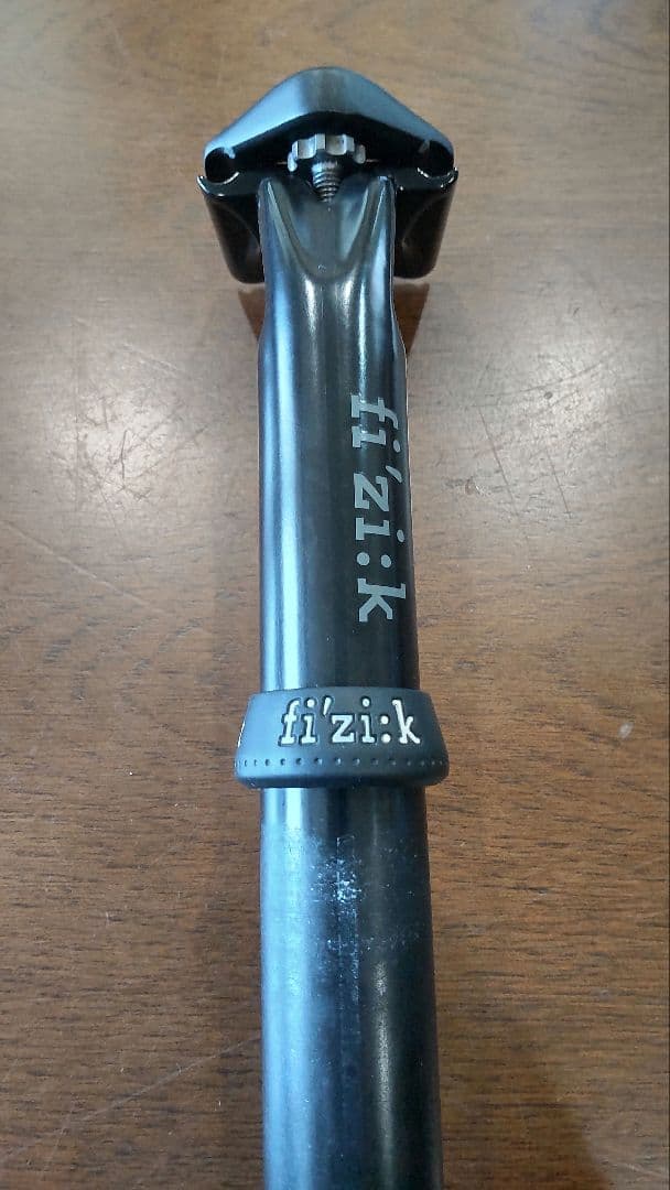 fi'zi:k フィジーク シートポスト 27.2mm CYRANO00