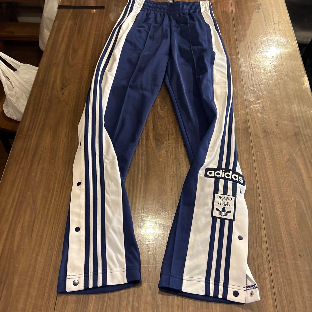 adidas トリプルストライプ ジャージパンツ　値下げしました