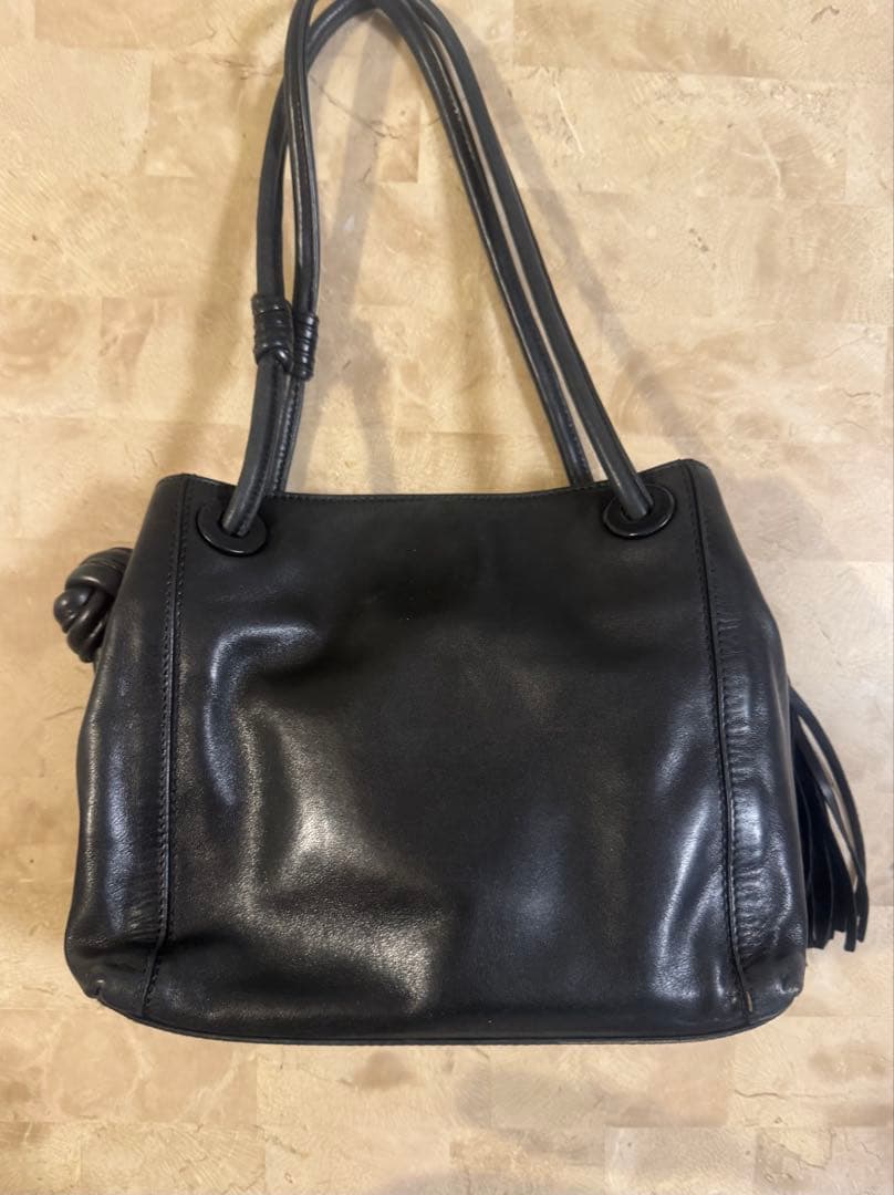 CHANEL 黒 レザー バッグ フリンジ付き
