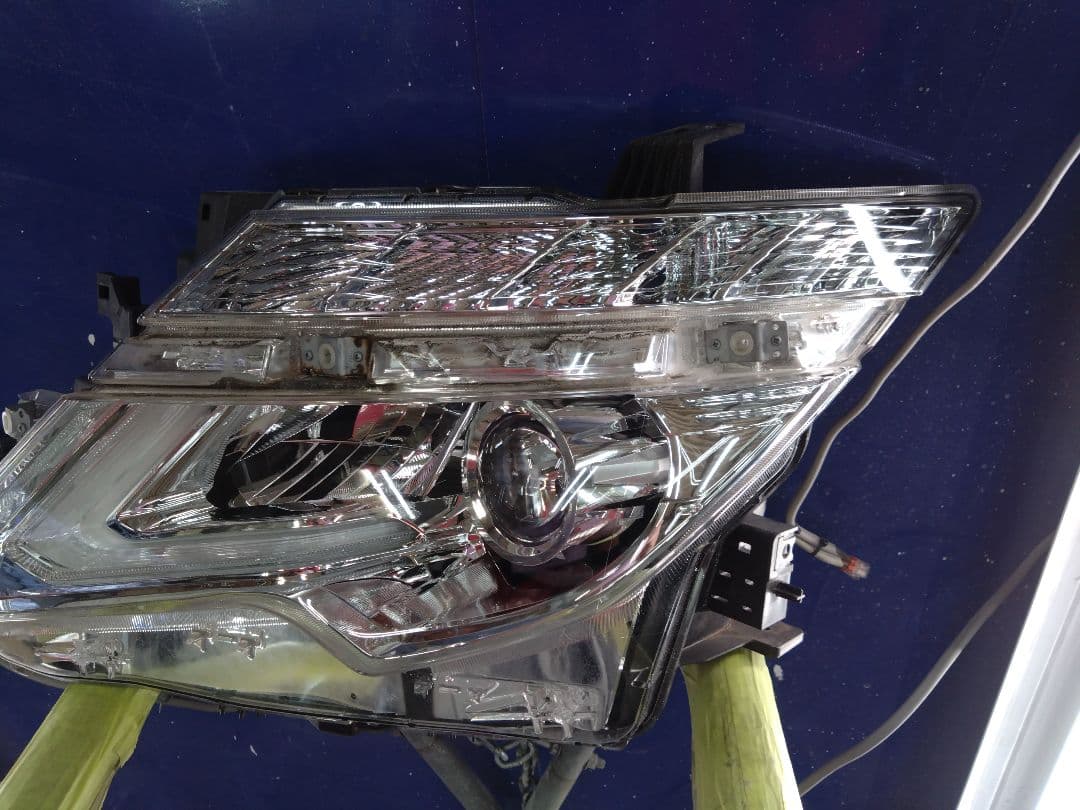 NISSANエルグランド　E52左側 LEDヘッドライト クリアレンズ