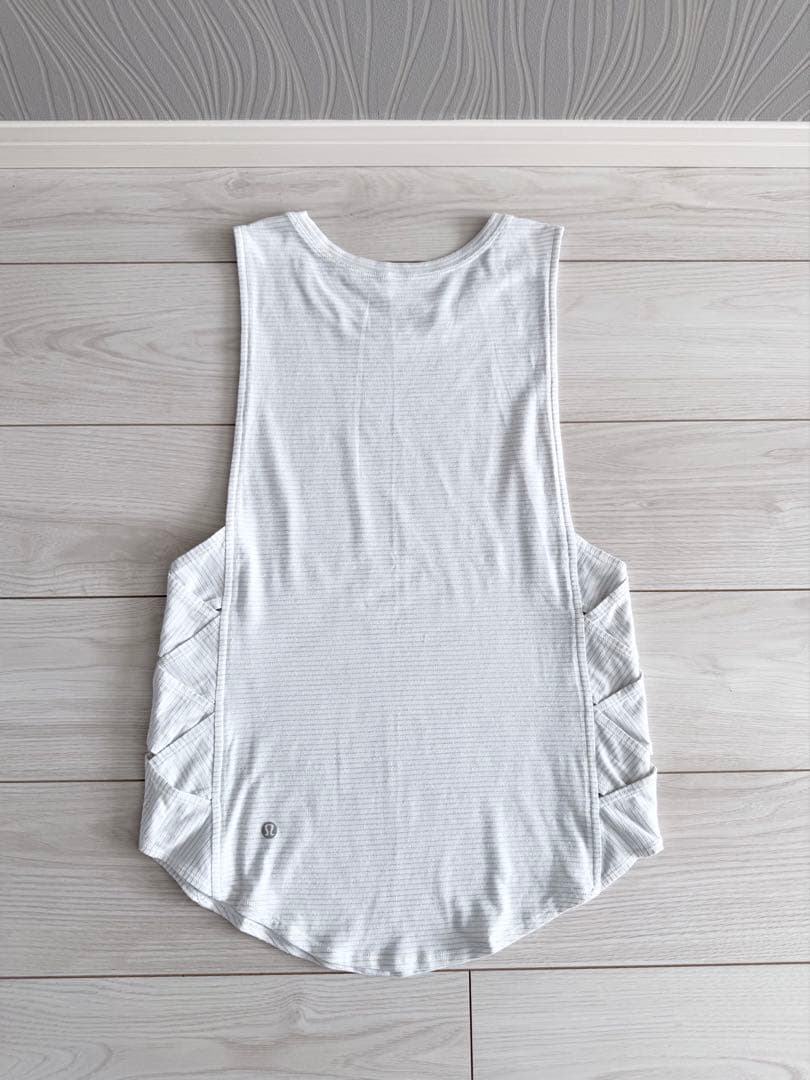 【希少】lululemon ルルレモン タンクトップ サイドクロスデザイン