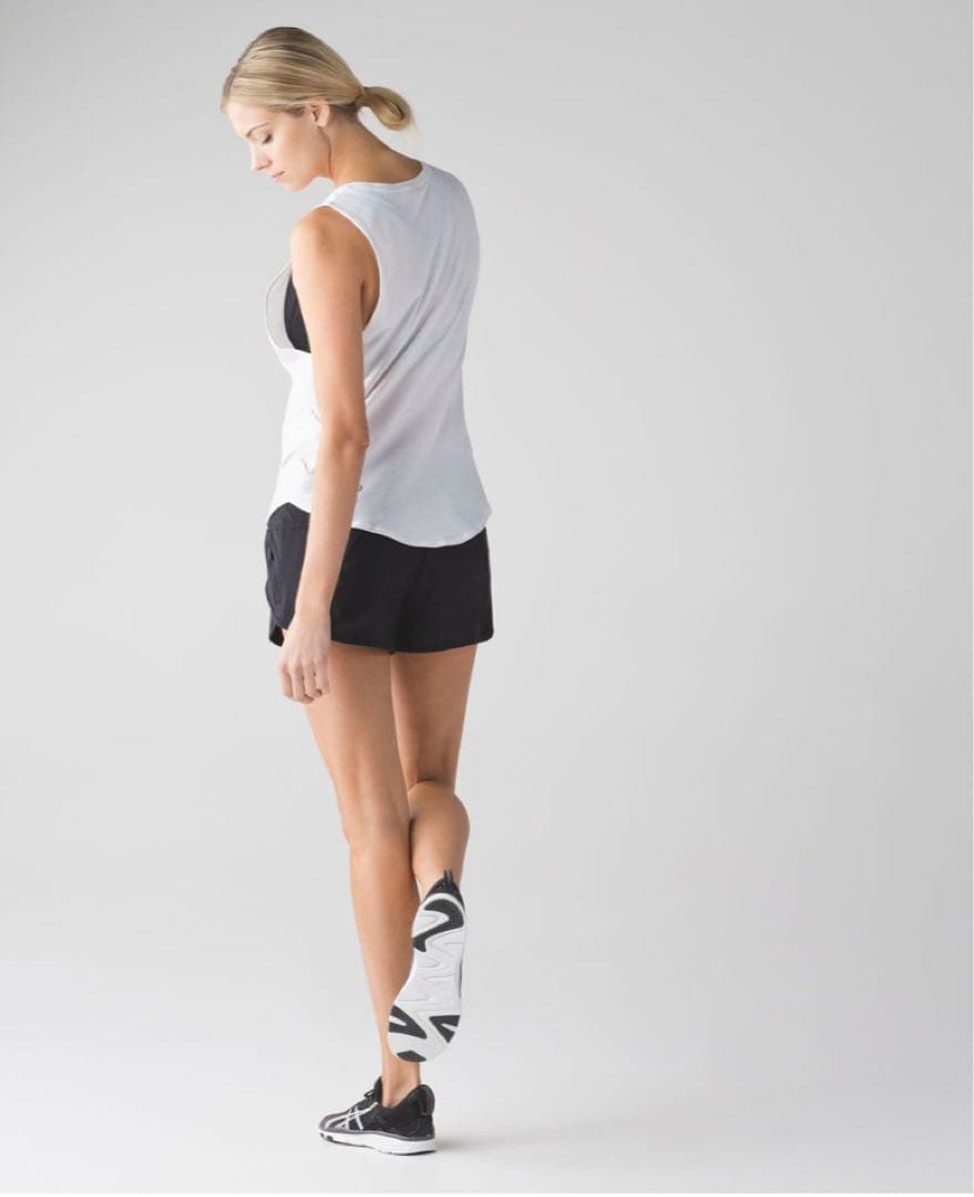 【希少】lululemon ルルレモン タンクトップ サイドクロスデザイン