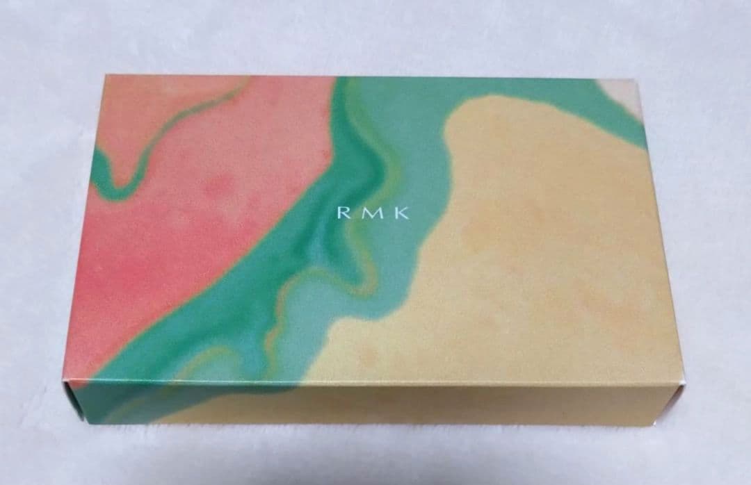 RMK ブリーズブリスエスケープ アイズ＆ブラッシュパレット アイシャドウ