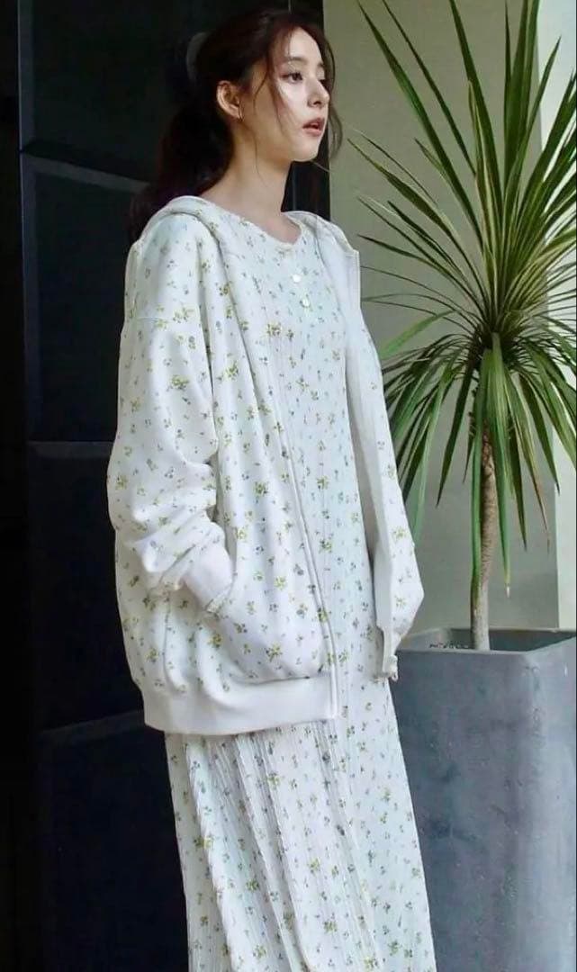 ■新品 【SNIDEL  × 新木優子】オーバーフーディー