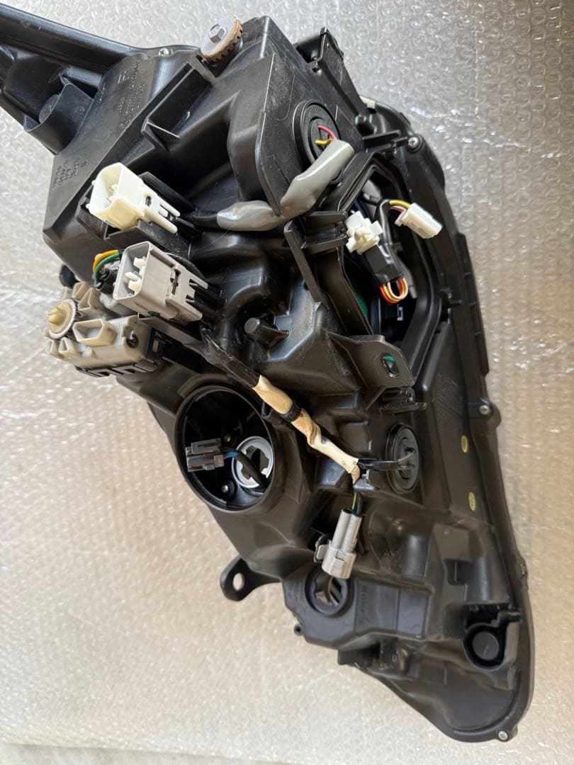 LEXUS レクサス　CT 200h ZWA10 中期　右側　ヘッドライト　中古