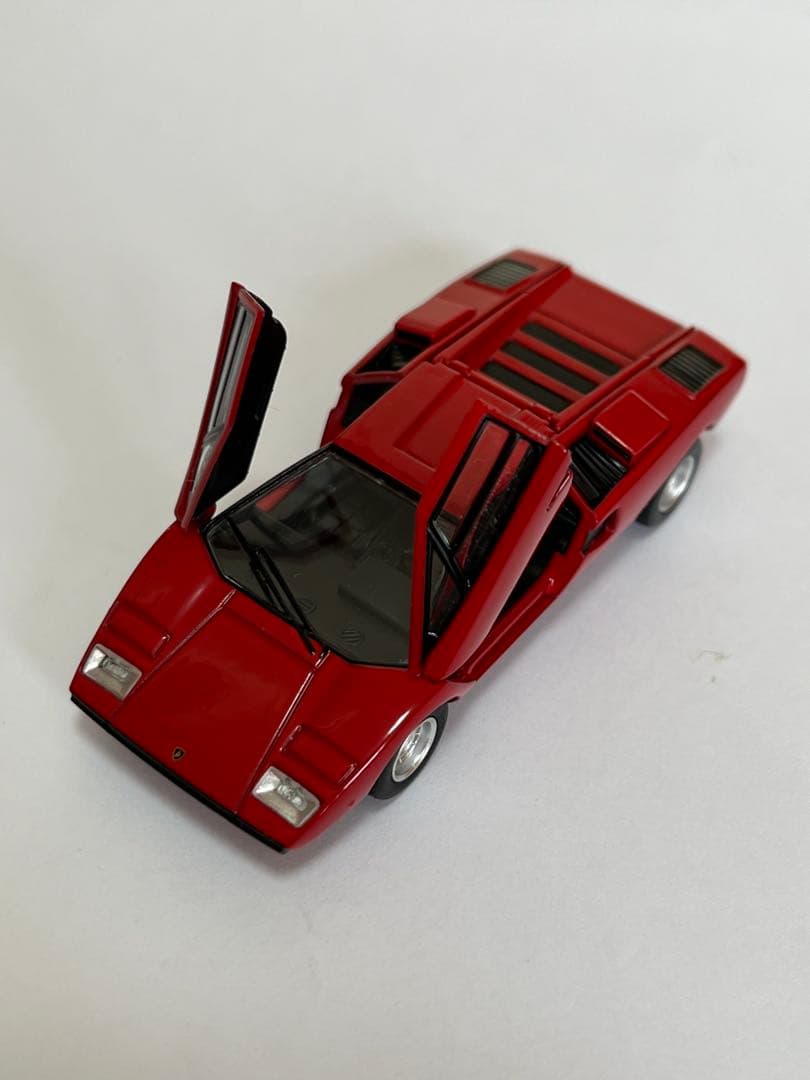 トミカリミテッドヴィンテージネオ　ランボルギーニ カウンタック　LP400 赤